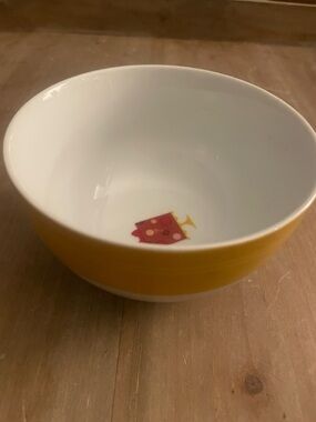 Cake Boss ice cream bowl  Ceramic with Decorative Cake  Motif